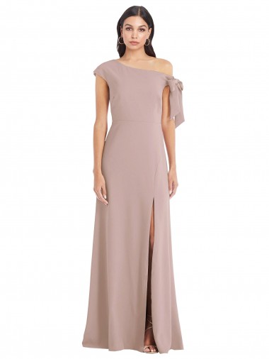 Vendedor de Fora do Ombro Crepe Esticado Sem Mangas Rosa Empoeirado Linha A Vestidos de Madrinha / Vestidos de Noite / Vestidos de Festa